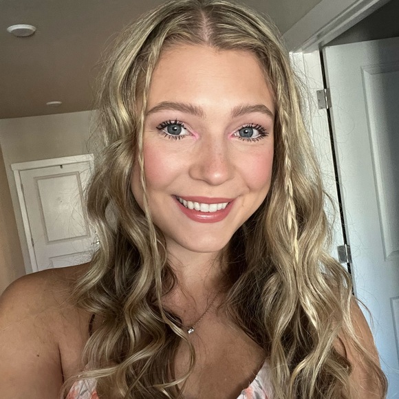 Meet your Posher, Erin - Picture 1 of 1